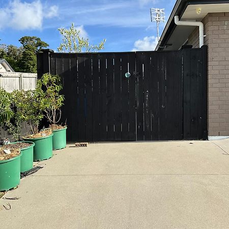 New Two Bedroom House Attached To Main House Pukekohe Exterior photo